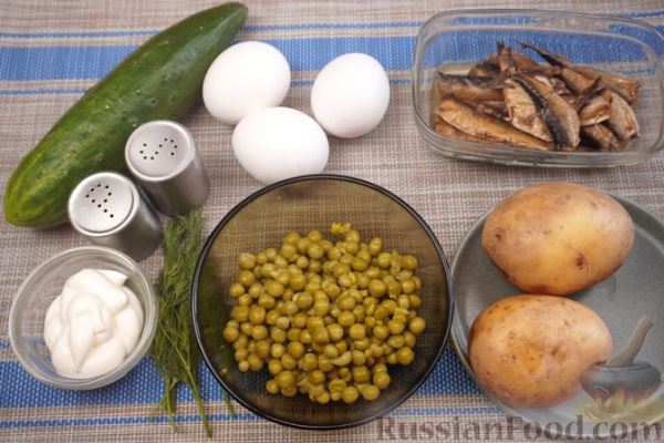 Салат со шпротами, картофелем, огурцом и горошком