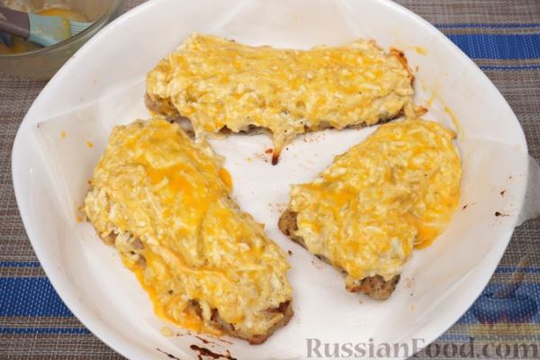 Рыба, запечённая с яблоком и брынзой