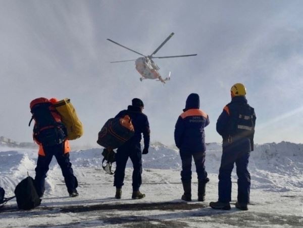 Выжившего в тундре рыбака эвакуировали мурманские спасателиМужчина остался один посреди ледяной мглы, когда у него сломался вездеход.