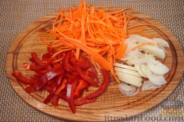 Салат с шампиньонами, морковью и болгарским перцем, по-корейски